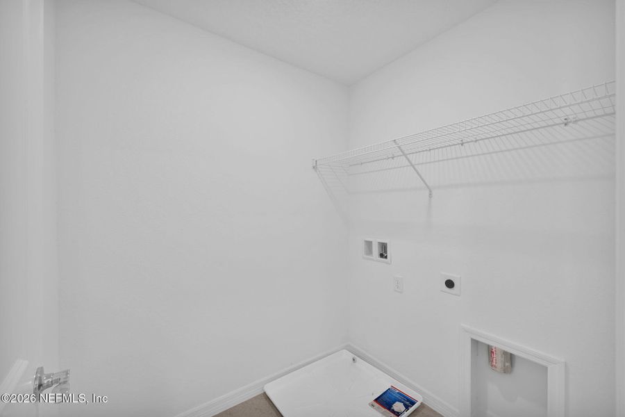 Spacious, unfurnished interior of a new home in Murray Farms, Middleburg (Image 35).