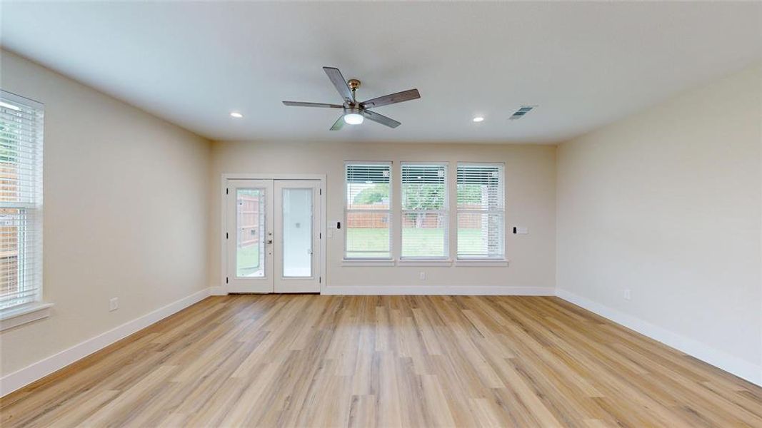 Spacious, unfurnished interior of a new home in , Grand Prairie (Image 28).