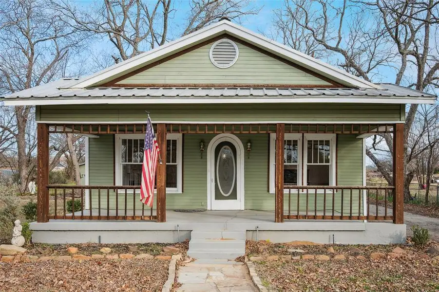 Front exterior of a new home in , Weatherford, TX, highlighting curb appeal (Image 1). Front exterior of a new home in , Weatherford, TX, highlighting curb appeal (Image 1).