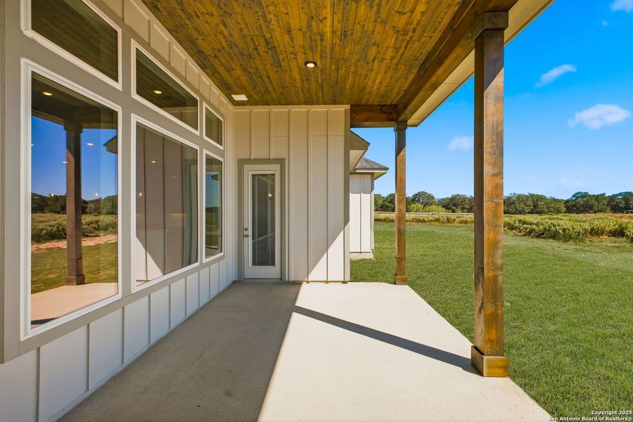 Exterior details and patio area of a home in Pradera Ridge, Floresville (Image 4).