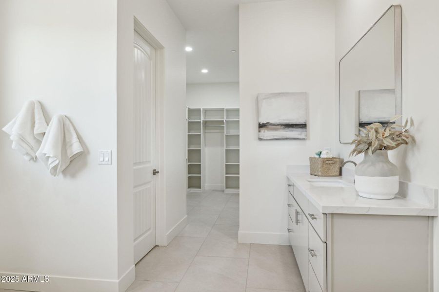 Primary Bath to Closet