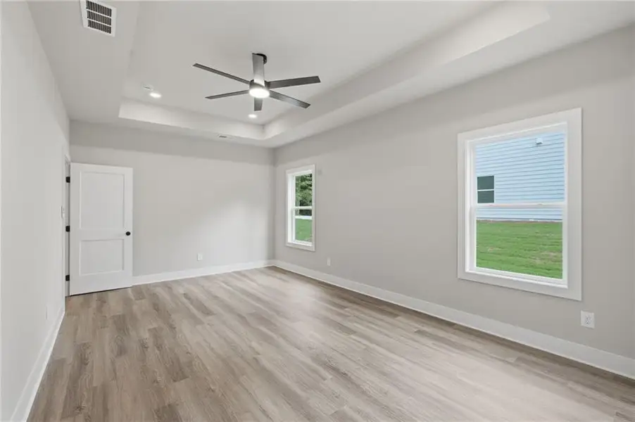 Spacious, unfurnished interior of a new home in , Gainesville (Image 31).