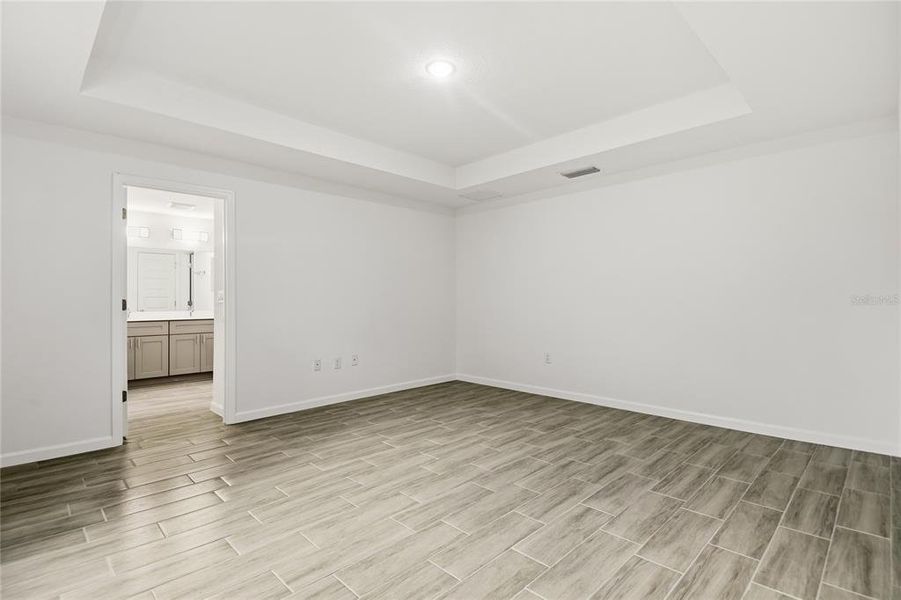 Spacious, unfurnished interior of a new home in , Kissimmee (Image 13).