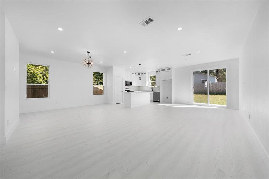 Spacious, unfurnished interior of a new home in , Sulphur Springs (Image 15).