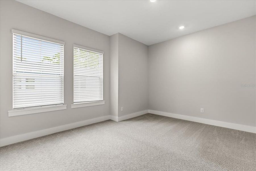 Spacious, unfurnished interior of a new home in , Orlando (Image 26).