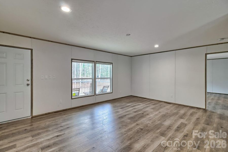 Spacious, unfurnished interior of a new home in , Kershaw (Image 16).