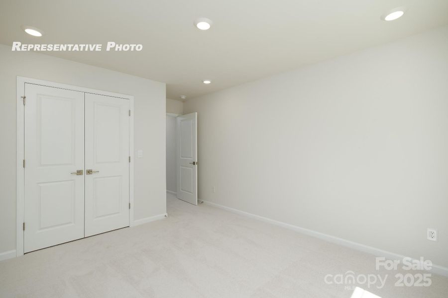 Spacious, unfurnished interior of a new home in Sylvan Creek, Denver (Image 32).