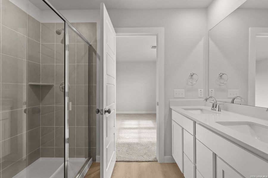 Furnished interior view inside a new home in Senna, Leon Valley (Image 10).