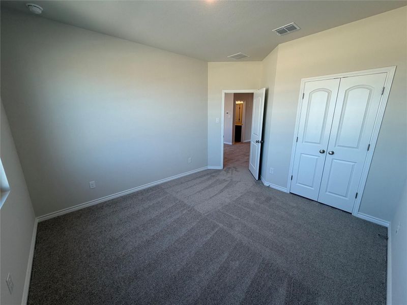 Spacious, unfurnished interior of a new home in Lariat, Liberty Hill (Image 25).