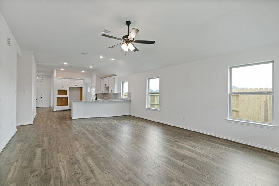 Spacious, unfurnished interior of a new home in Oakwood Estates, Waller (Image 16).