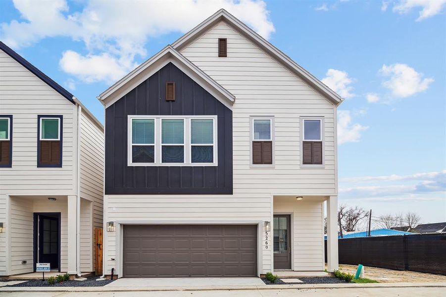 Welcome to Eastwood Landing! This 3 bedroom 2.5 bath home is ideal for young professionals looking to be near the city, families who want to live next to park in a gated community, or investors who are looking to buy in an up and coming area!