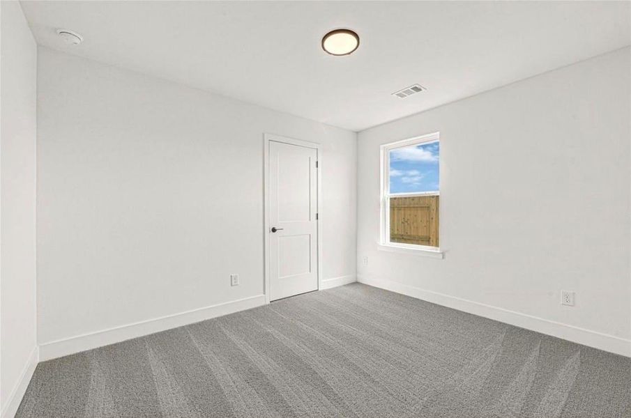 Spacious, unfurnished interior of a new home in River Ranch Trails, Dayton (Image 9).
