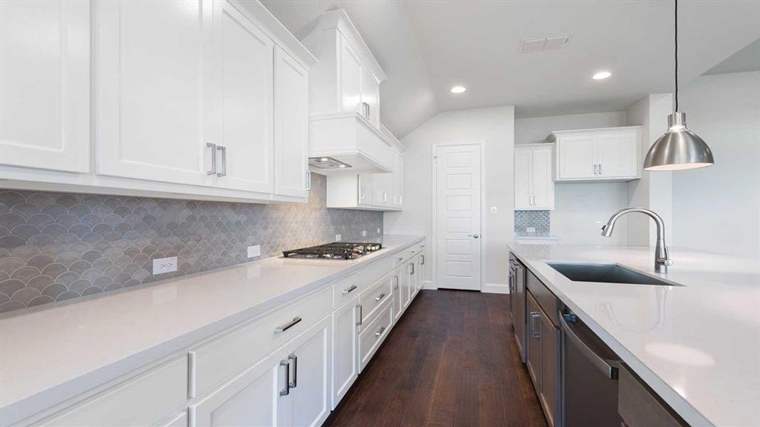 Furnished interior view inside a new home in Myrtle Creek 71', Waxahachie (Image 4). Furnished interior view inside a new home in Myrtle Creek 71', Waxahachie (Image 4).