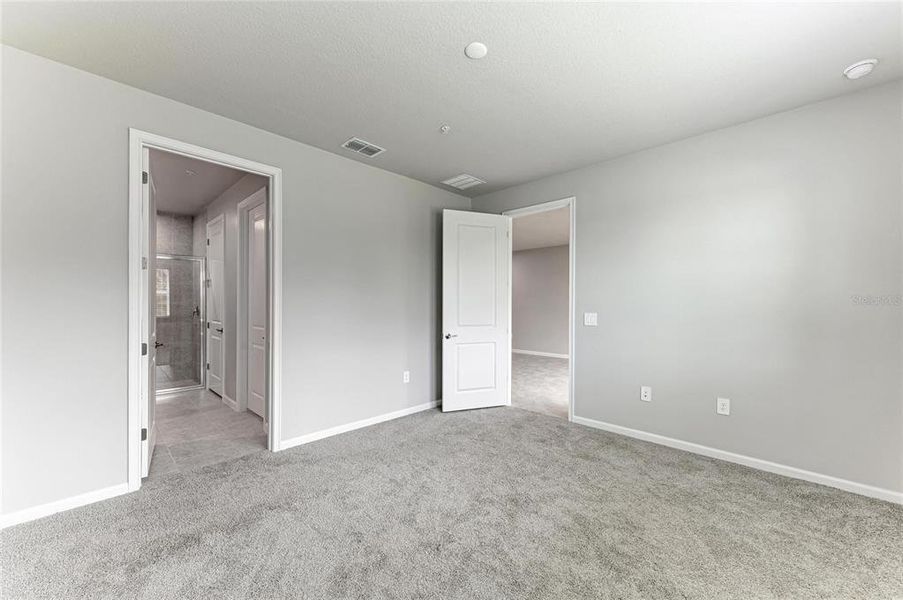 Spacious, unfurnished interior of a new home in Wellen Park, Venice (Image 52).