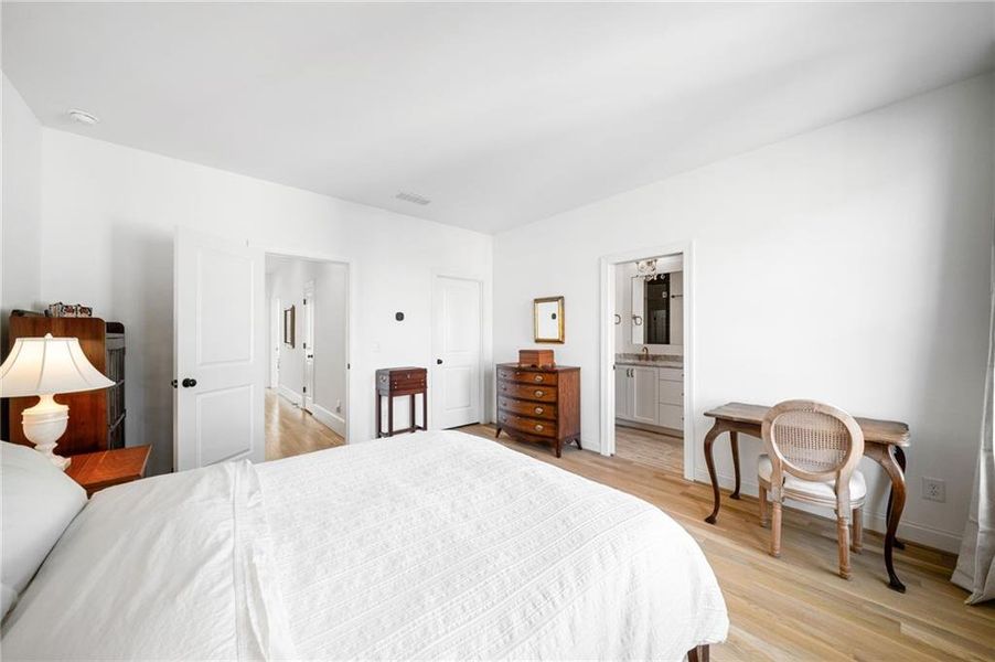 Furnished interior view inside a new home in Summerhill, Atlanta (Image 16).