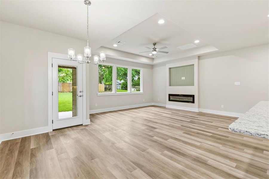 Spacious, unfurnished interior of a new home in , Sherman (Image 17).