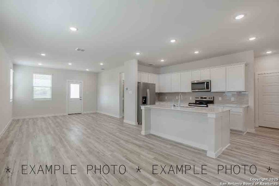 Furnished interior view inside a new home in Mesa Vista, San Antonio (Image 6). Furnished interior view inside a new home in Mesa Vista, San Antonio (Image 6).