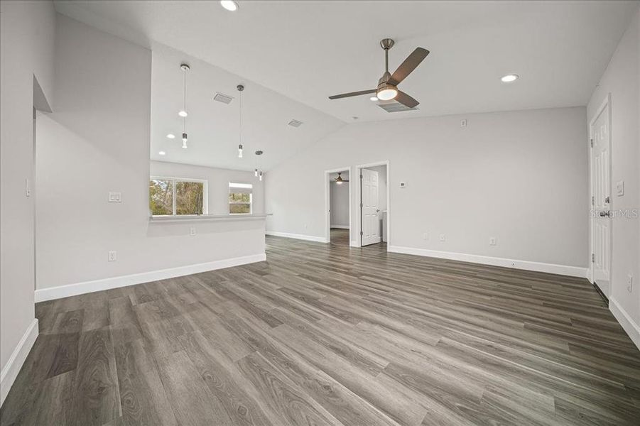 Spacious, unfurnished interior of a new home in , Ocala (Image 18).