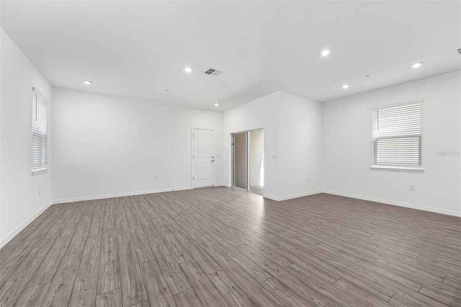 Spacious, unfurnished interior of a new home in Brack Ranch, St. Cloud (Image 34).