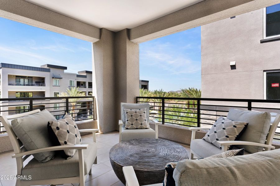 TheLuxeValentino5mb-00491