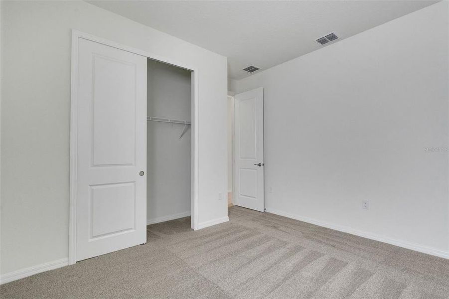 Spacious, unfurnished interior of a new home in Creekside Run at Babcock Ranch, Punta Gorda (Image 16).