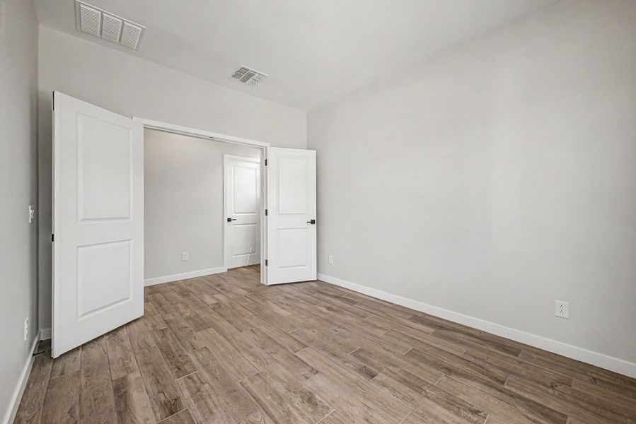 Spacious, unfurnished interior of a new home in Citrus Park, Goodyear (Image 9).