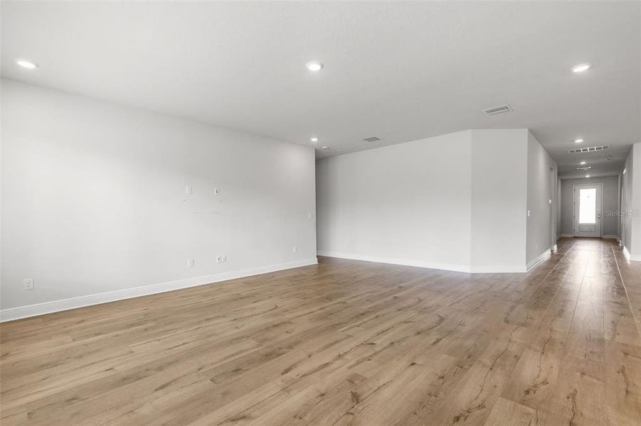 Spacious, unfurnished interior of a new home in Chapel Crossings, Wesley Chapel (Image 22). Spacious, unfurnished interior of a new home in Chapel Crossings, Wesley Chapel (Image 22).