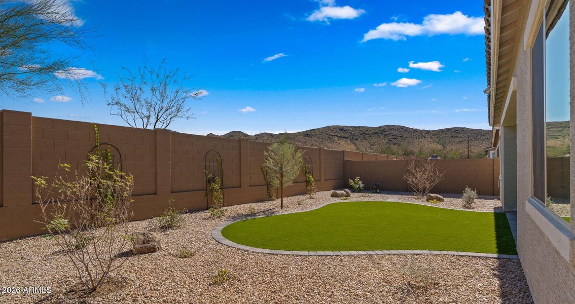 47-web-or-mls-Backyard3