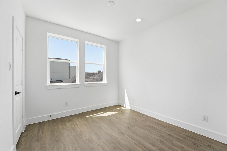 Spacious, unfurnished interior of a new home in , Houston (Image 17).