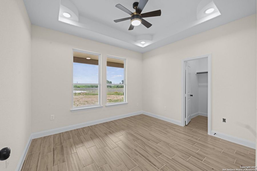 Spacious, unfurnished interior of a new home in , Floresville (Image 20).