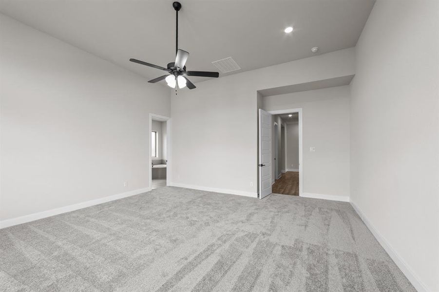 Spacious, unfurnished interior of a new home in South Pointe Manor Series, Mansfield (Image 18). Spacious, unfurnished interior of a new home in South Pointe Manor Series, Mansfield (Image 18).