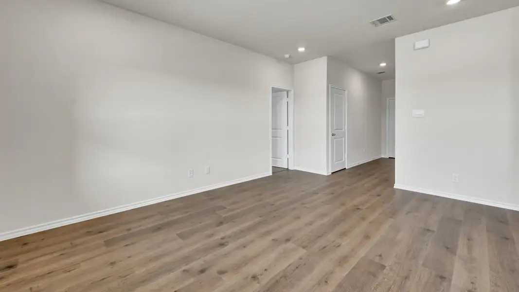 Spacious, unfurnished interior of a new home in Riverfield, Josephine (Image 26).