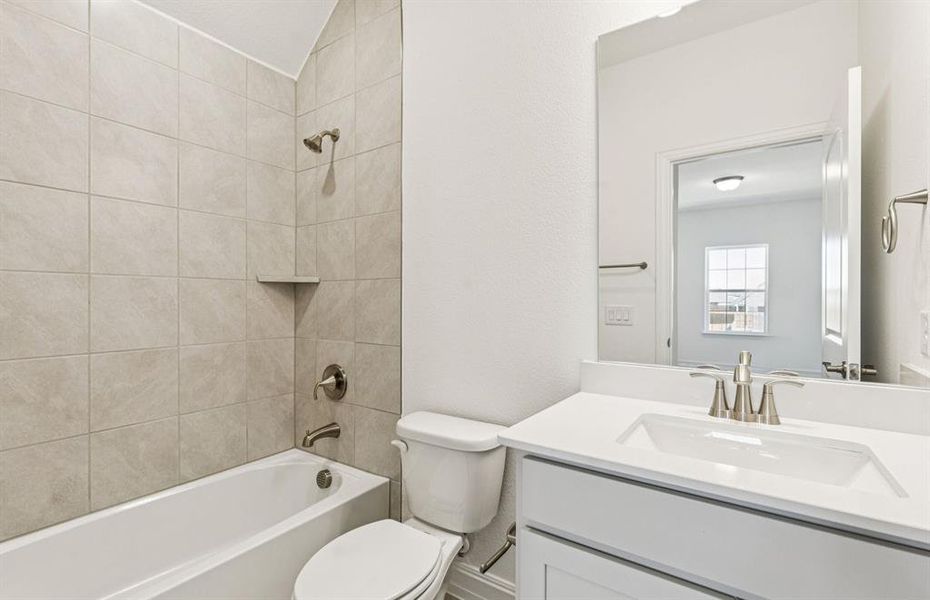 Spacious secondary bathroom Spacious secondary bathroom