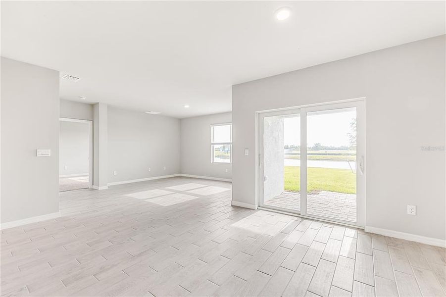 Spacious, unfurnished interior of a new home in Seagrass, Punta Gorda (Image 15).