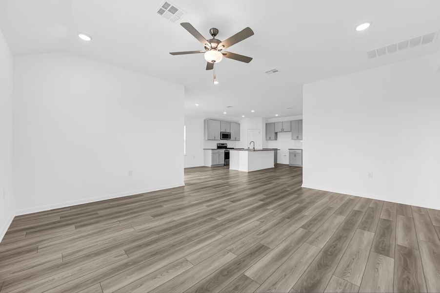 Spacious, unfurnished interior of a new home in Emory Crossing 50s, Hutto (Image 9).