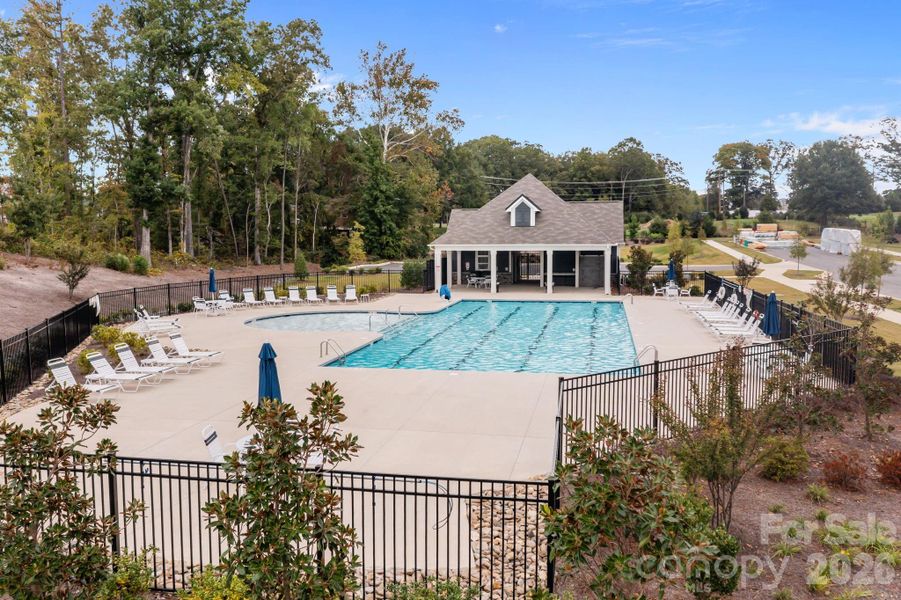 Community amenities in , Charlotte (Image 30).