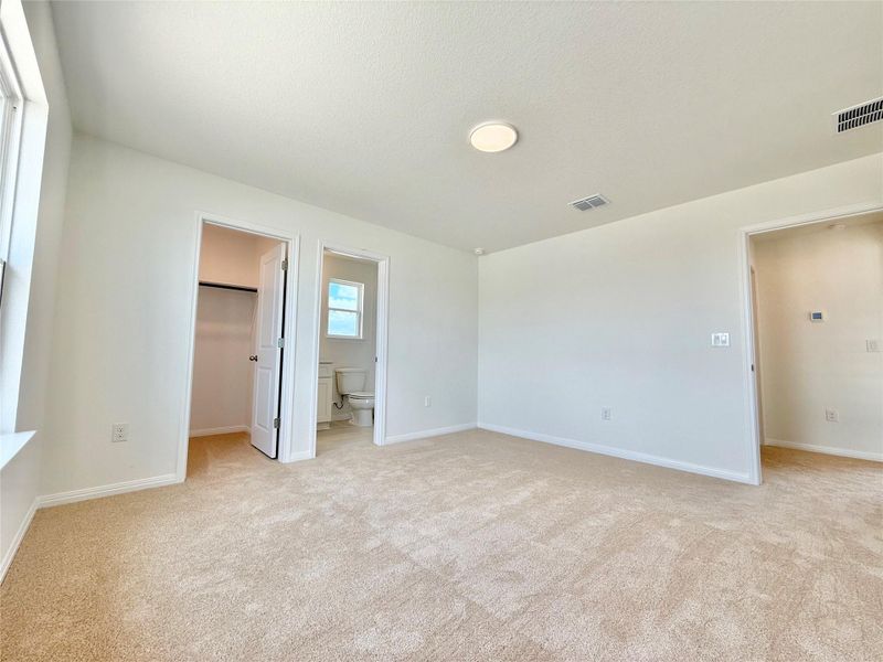 Spacious, unfurnished interior of a new home in Porter Country, Buda (Image 20). Spacious, unfurnished interior of a new home in Porter Country, Buda (Image 20).