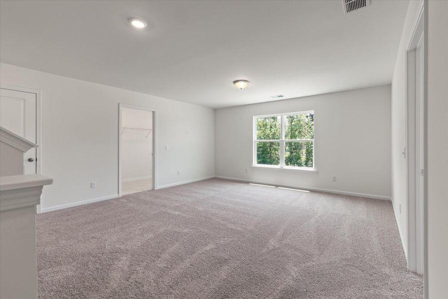 Spacious, unfurnished interior of a new home in Parker's Preserve, Ridgeville (Image 34).