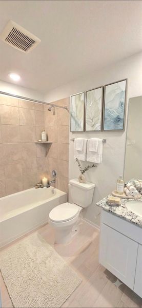 Upstairs ensuite V-staged Upstairs ensuite V-staged