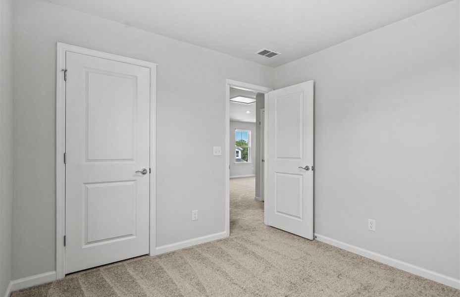 Spacious, unfurnished interior of a new home in Crestview, Spartanburg (Image 25).