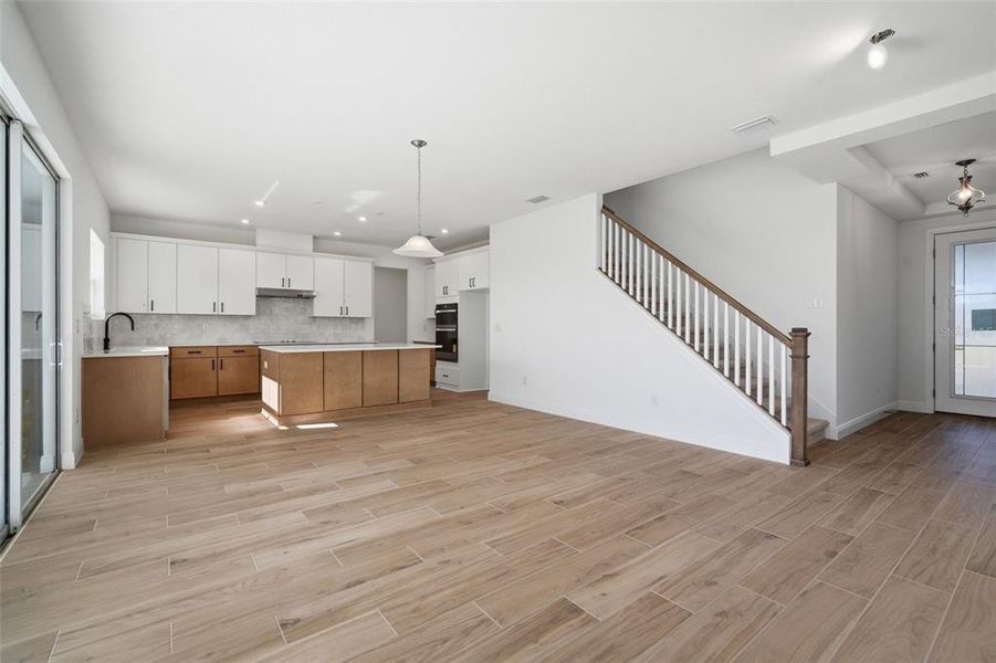 Spacious, unfurnished interior of a new home in Fieldstone, Plant City (Image 25).