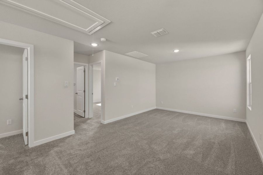 Spacious, unfurnished interior of a new home in Highland Ridge, New Braunfels (Image 20).