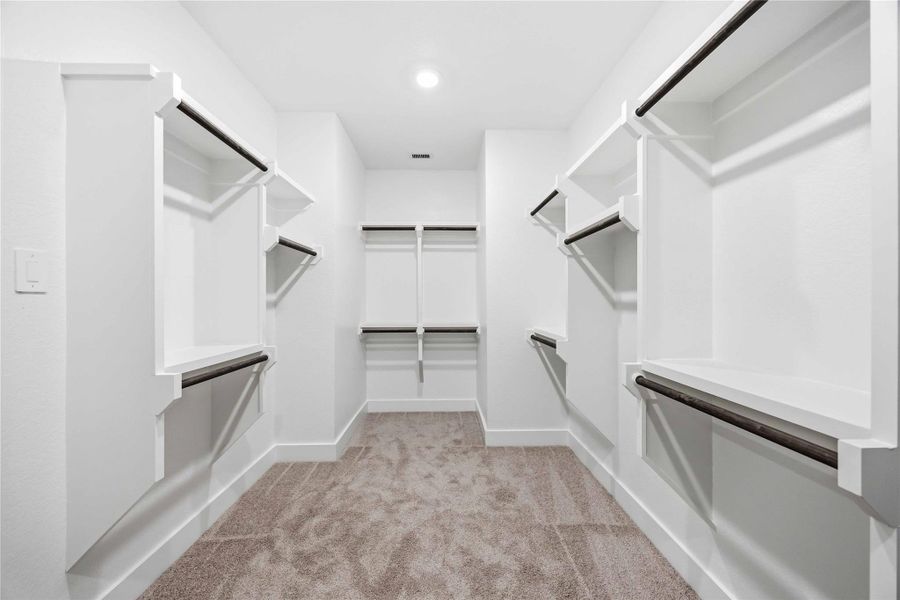 Spacious, unfurnished interior of a new home in Valencia, Manvel (Image 41).