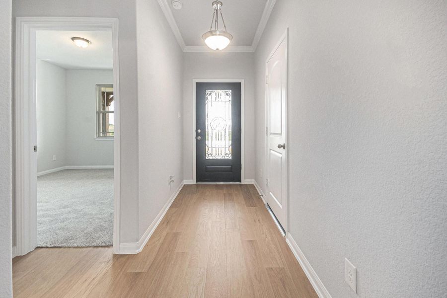 Spacious, unfurnished interior of a new home in , Bay City (Image 27).