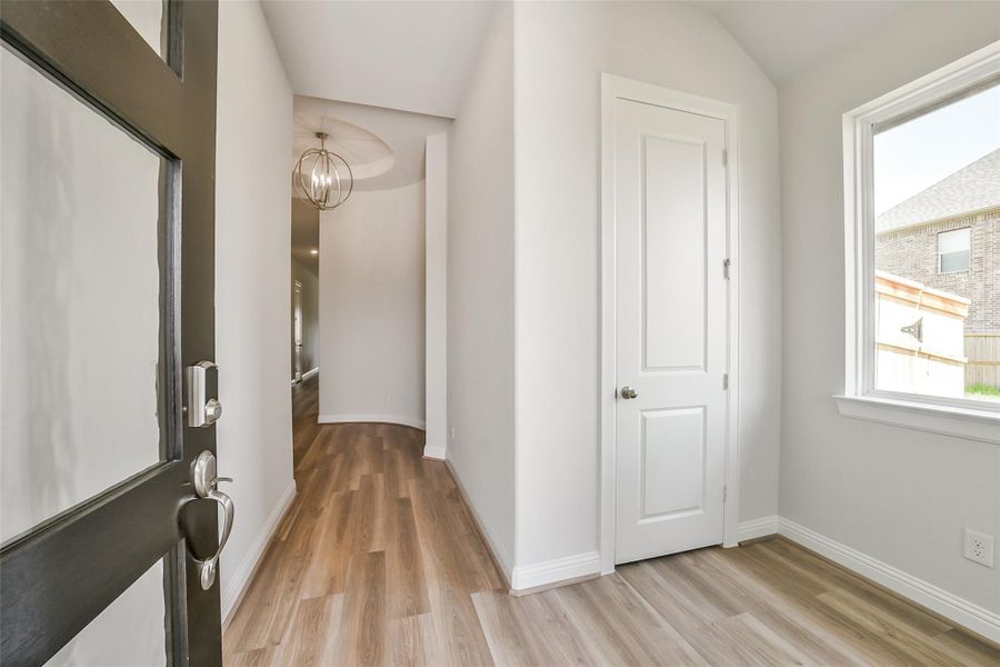 Spacious, unfurnished interior of a new home in Sienna 40', Missouri City (Image 21).