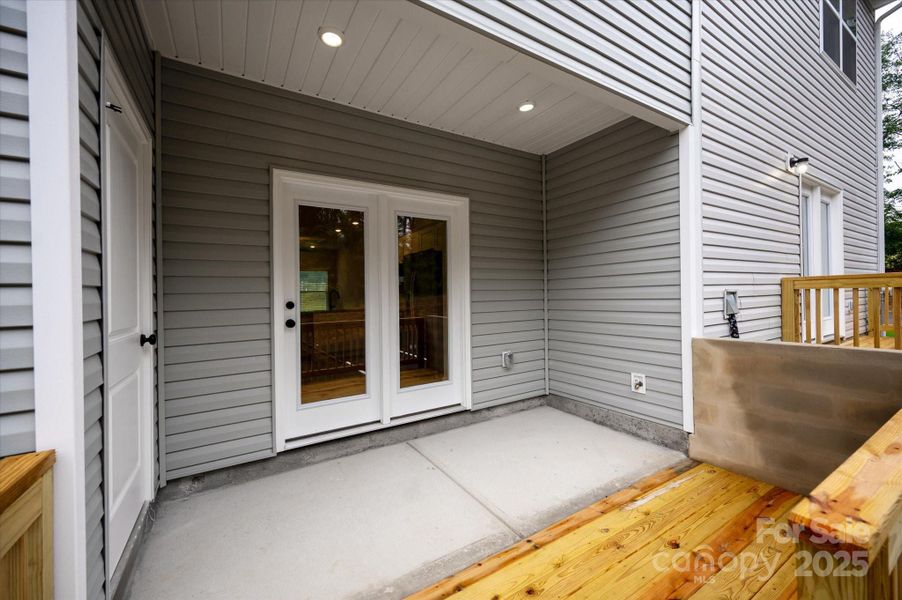 Exterior details and patio area of a home in Rhyne Court, Gastonia (Image 23).