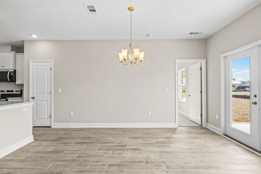 Spacious, unfurnished interior of a new home in Natureview, Freeport (Image 27).