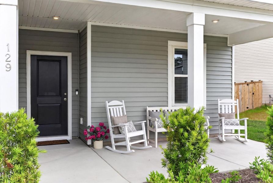 Exterior details and patio area of a home in Bradford Pointe, Summerville (Image 3).