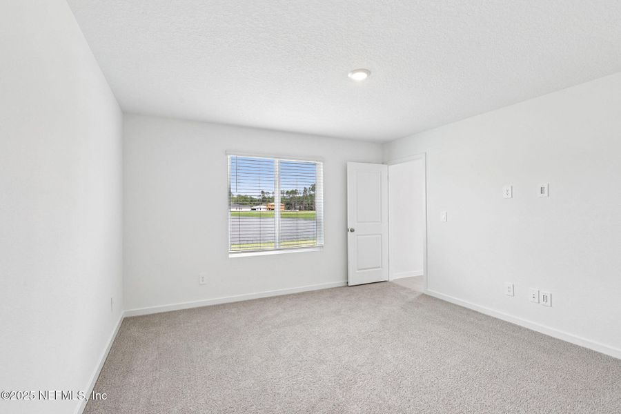 Spacious, unfurnished interior of a new home in Azalea Creek, Jacksonville (Image 29).
