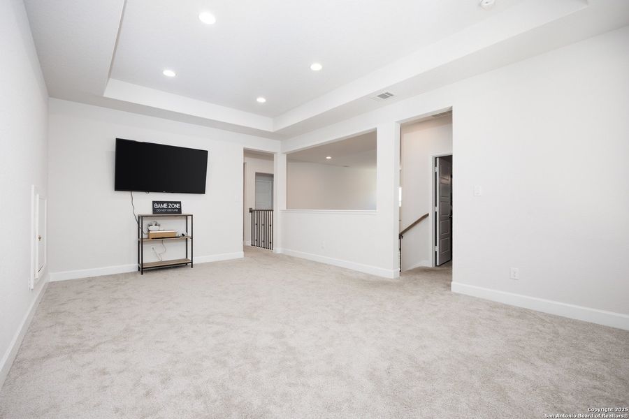 Spacious, unfurnished interior of a new home in Weston Oaks 55', San Antonio (Image 24). Spacious, unfurnished interior of a new home in Weston Oaks 55', San Antonio (Image 24).